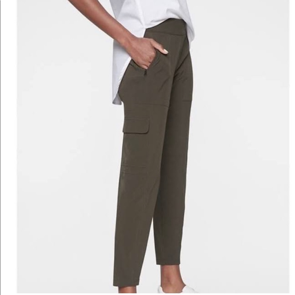 Athleta Chelsea Cargo Pants in Arbor Olive Green Size 4